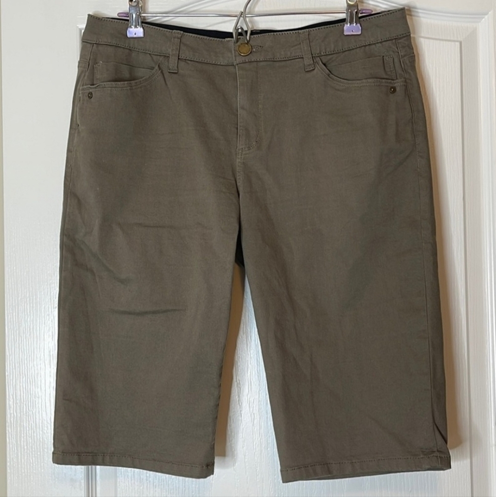 Democracy Women's Brown Bermuda Shorts